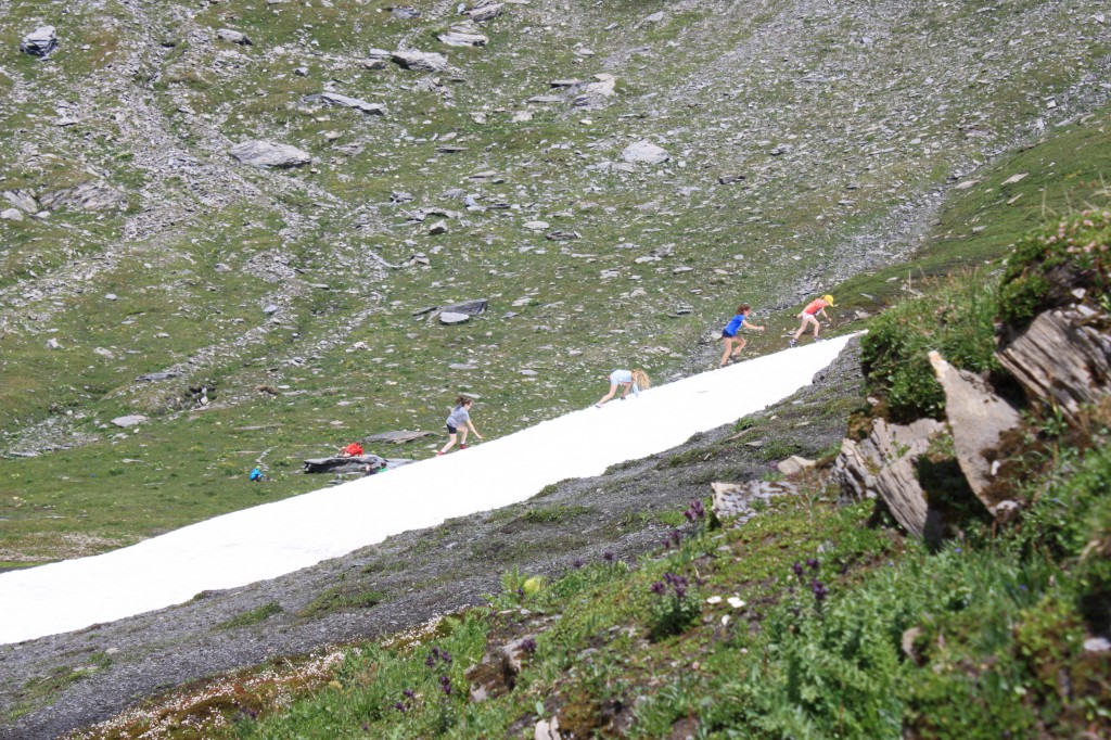 Glissade sur les neiges éternelles au Lac sans fond